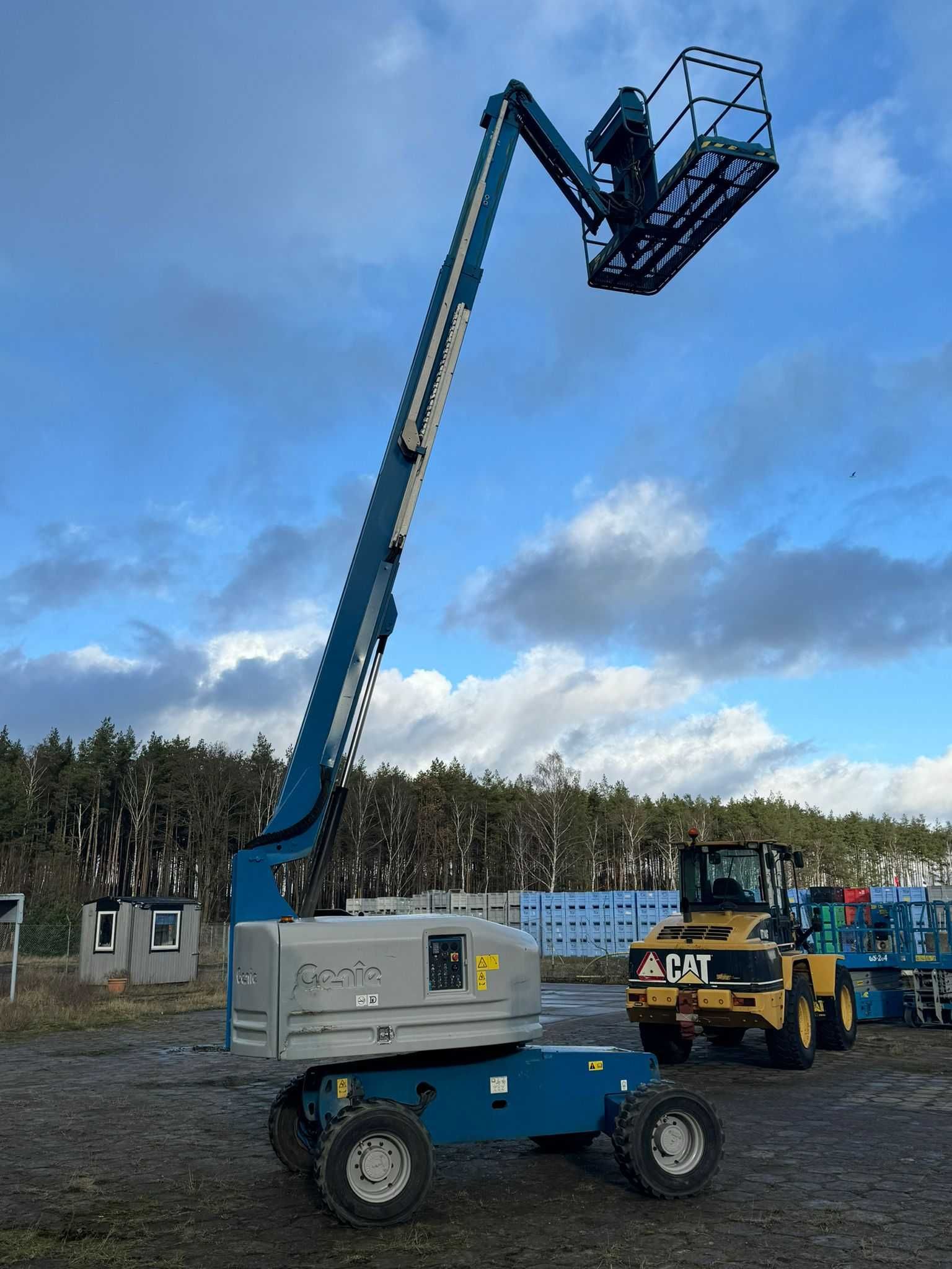 Terenowy podnośnik teleskopowy GENIE S45, 15,8 m. netto: 59.000 PLN.