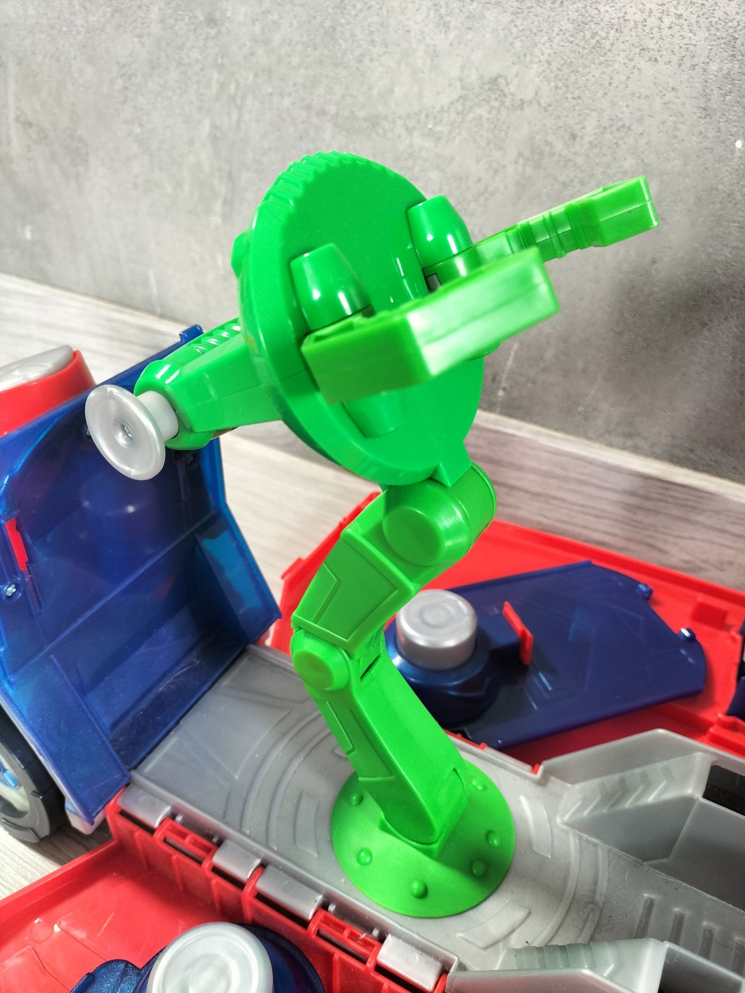 Duży pojazd transporter Pidżamersi Hasbro Pojazd transformujący PJ Mas