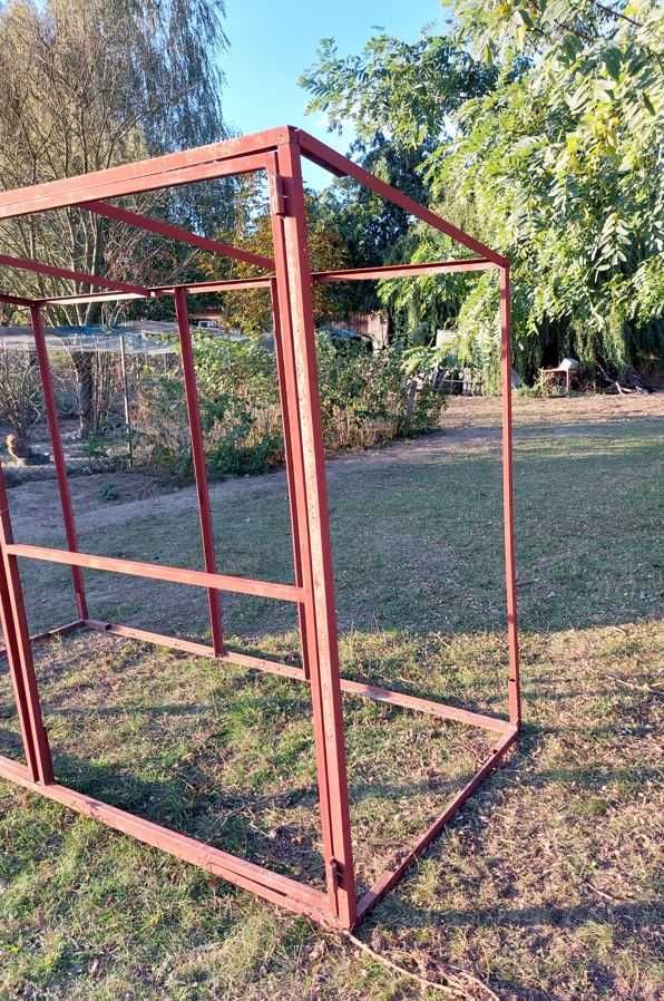 Stelaż metalowy na szopkę / domek na narzędzia