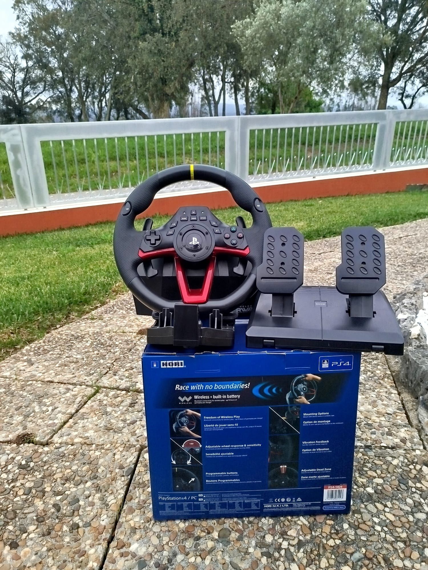 Volante Hori PS4/PC sem garantia