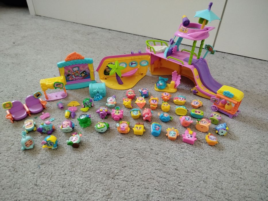 Figurki moji pops plus statek