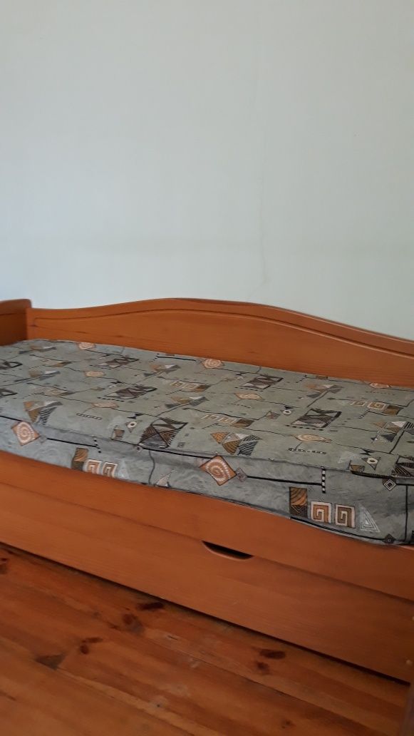 Продам ліжко з натурального дерева