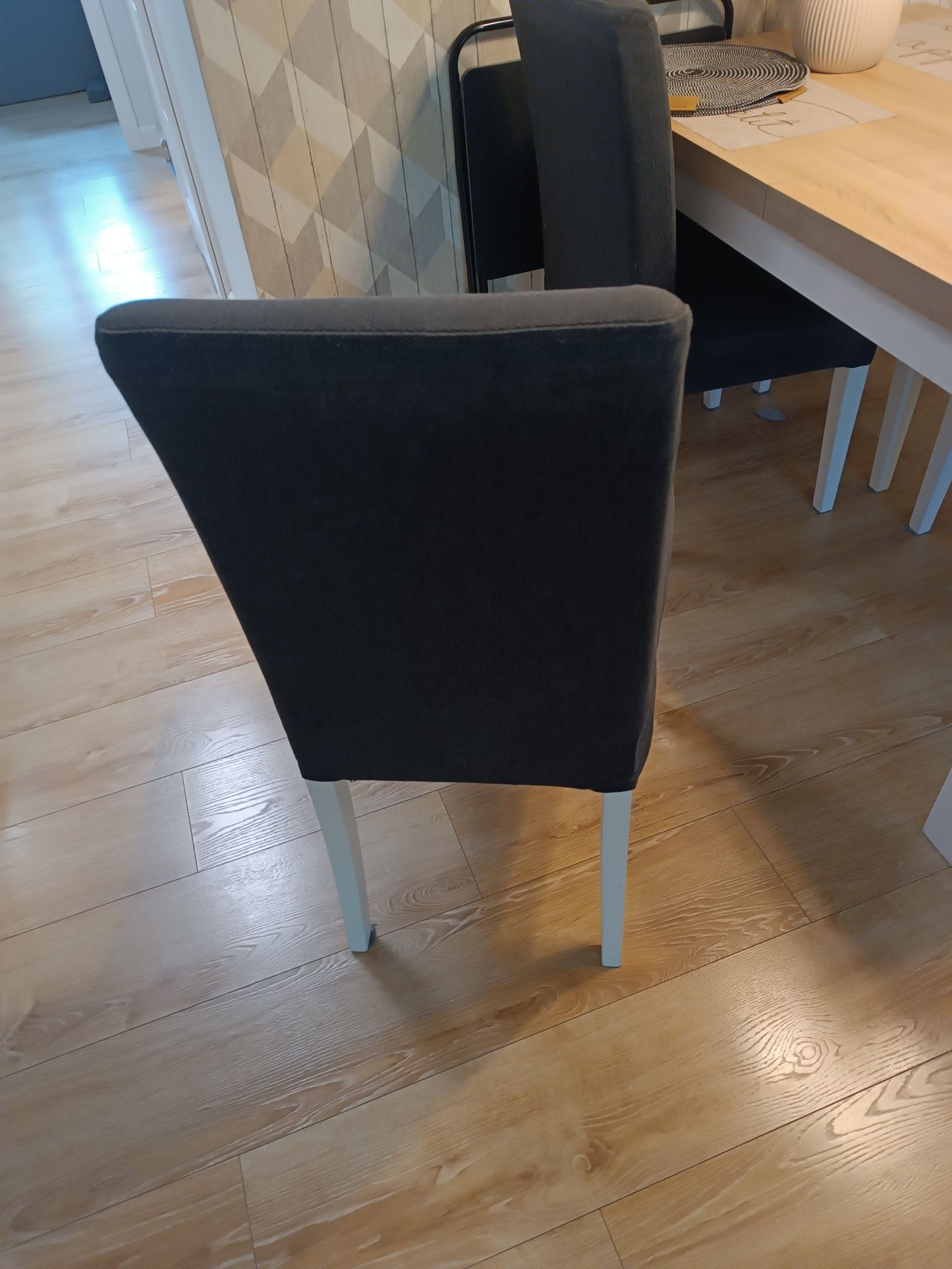 4 Krzesła ikea BERGMUND
Krzesło, biały/Gunnared średnioszary
379,-
Cen