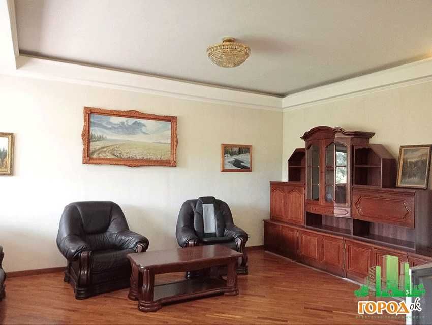 Будинок на ділянці 7 соток. Вулиця Добровольчих батальйонів