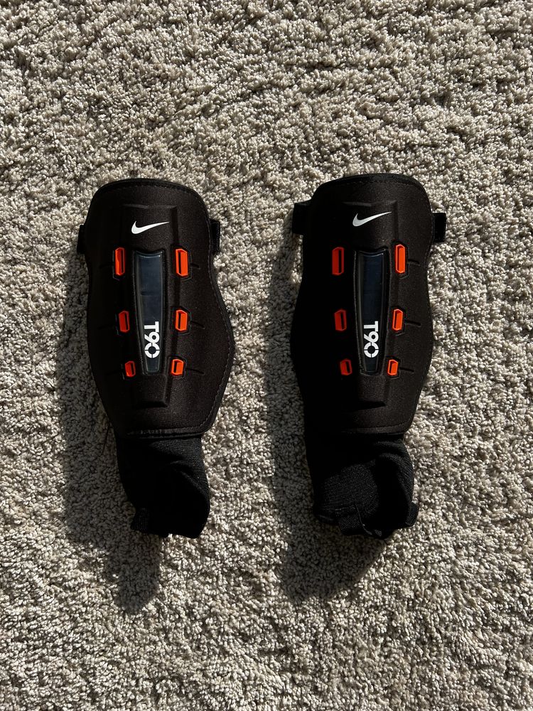 Ochraniacze pilksarskie Nike (młodzik)