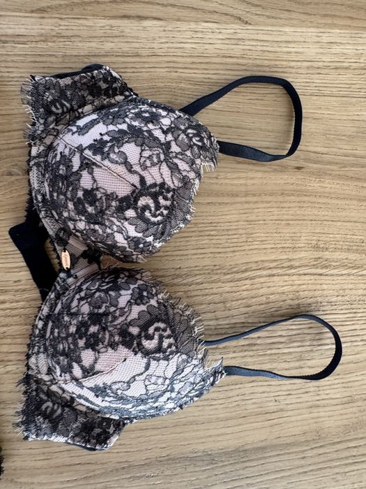 Biustonosz nowy 65D zestaw majtki brytyjskiej firmy Gossard