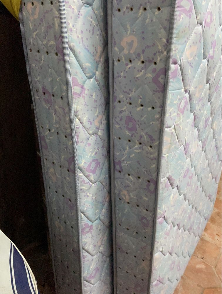 2 Colchoes Cama 1/2 corpo.