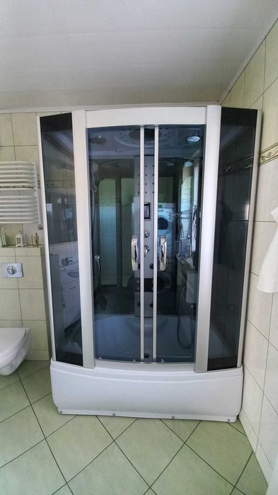 Kabina prysznicowa z radiem i hydromasażem