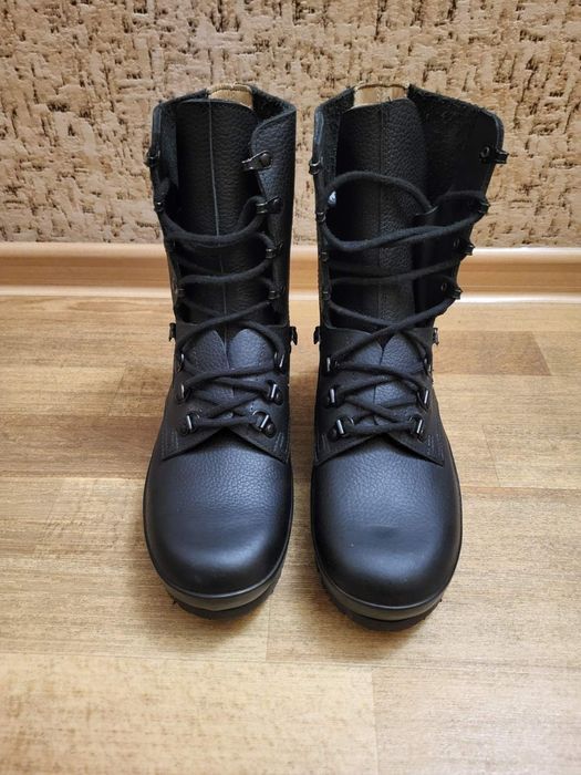 Берці черевики Швейцарія шкіряні 41,5-42р. ботинки берцы