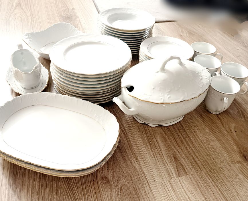 Porcelana Ćmielów serwis na 12 osób