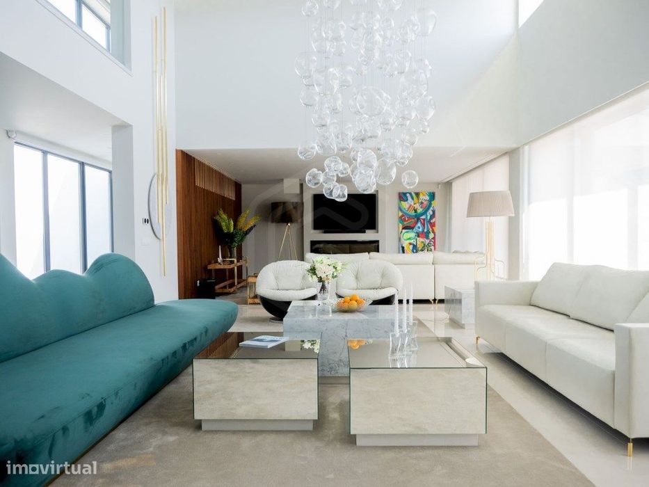 Moradia de estilo contemporâneo e com linhas modernas, Pinhal Velho...