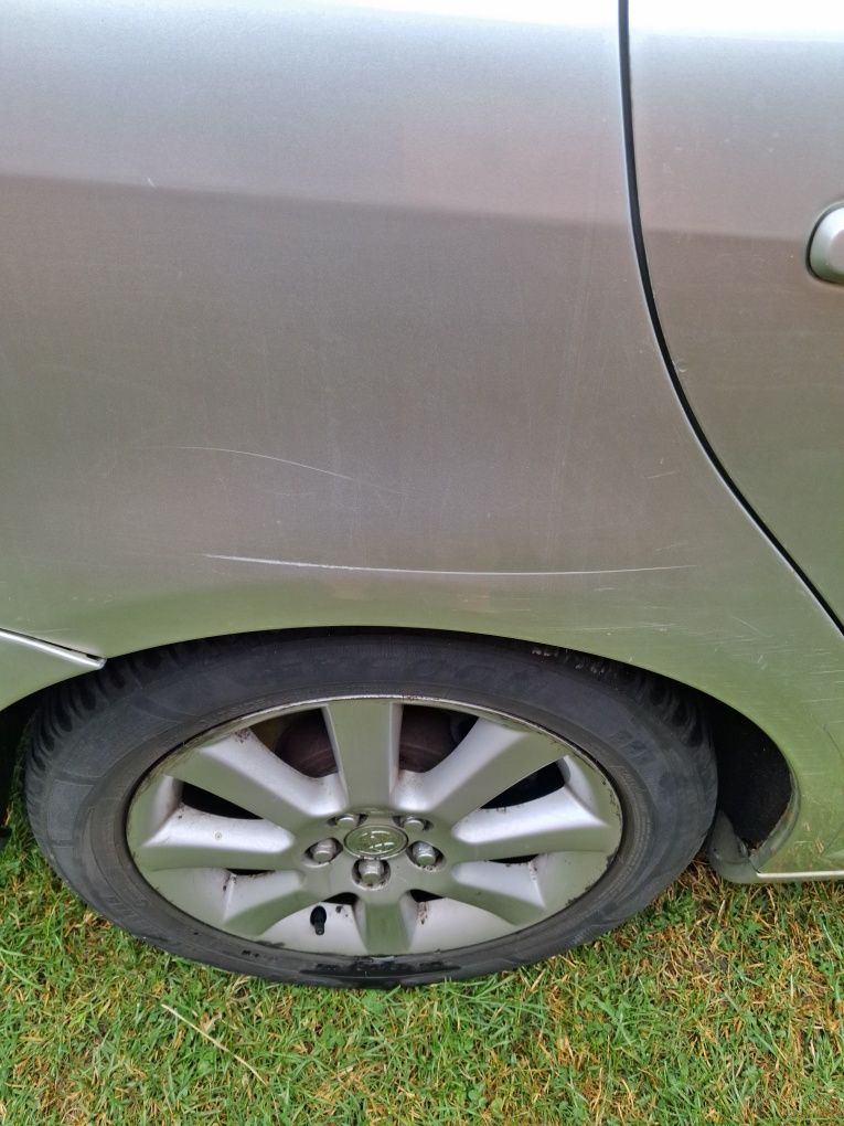 Toyota avensis 1.8 benz  kombi 2004r