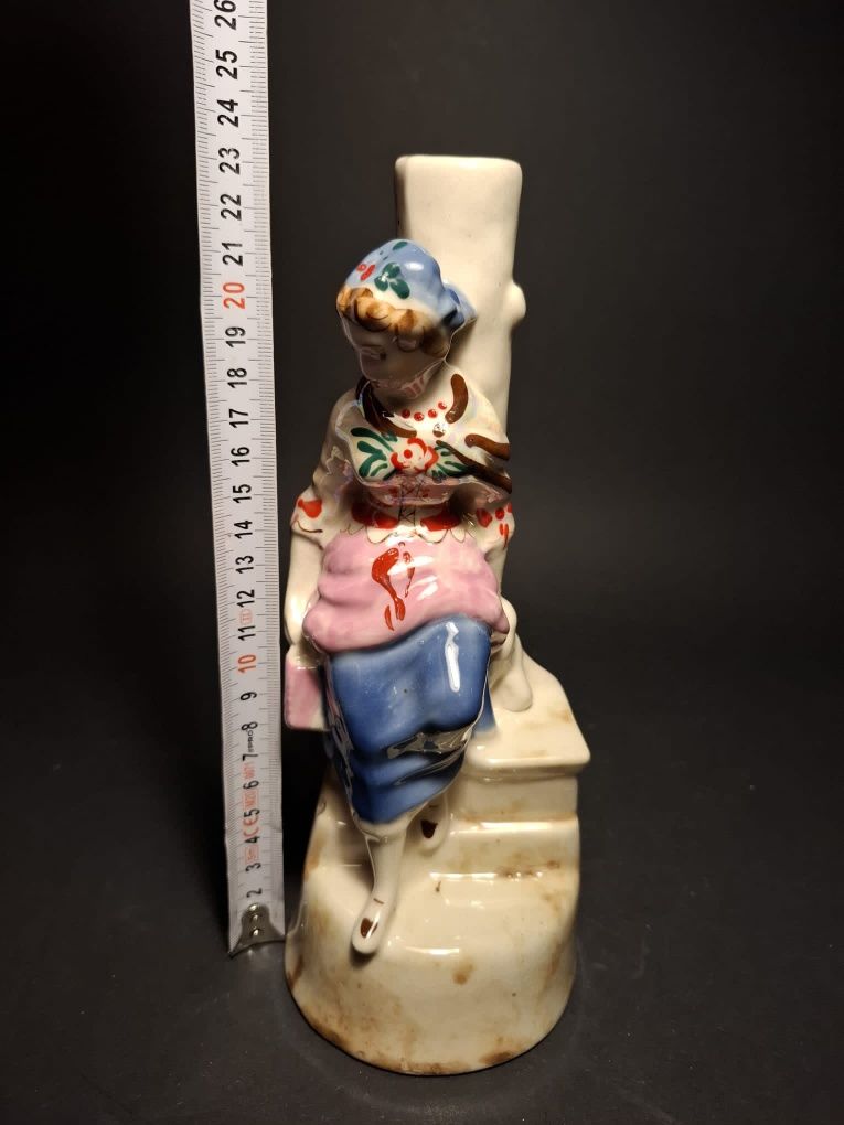Porcelanowa figurka prl