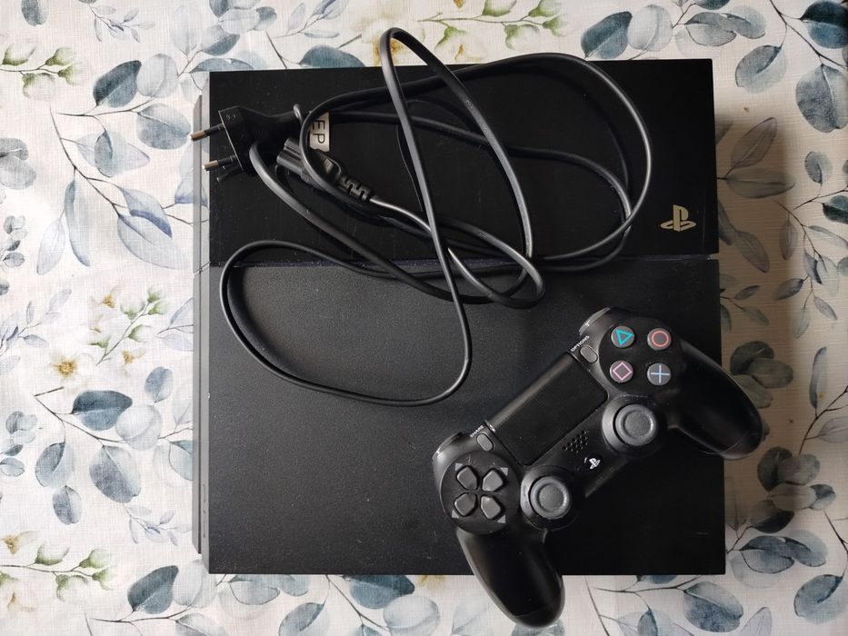 Sprzedam PS4 800GB