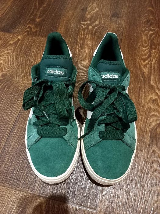 Новые кожаные кроссовки Adidas  42 размер