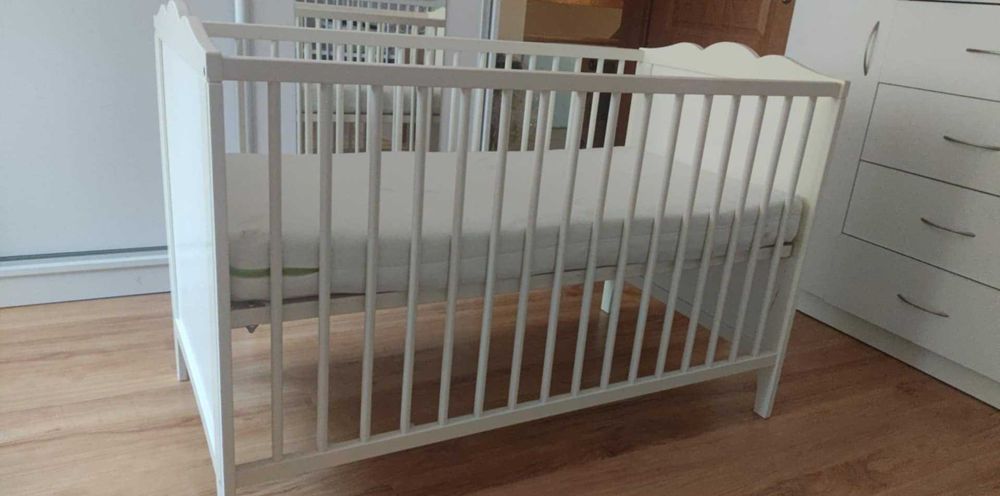 Łóżeczko drewniane