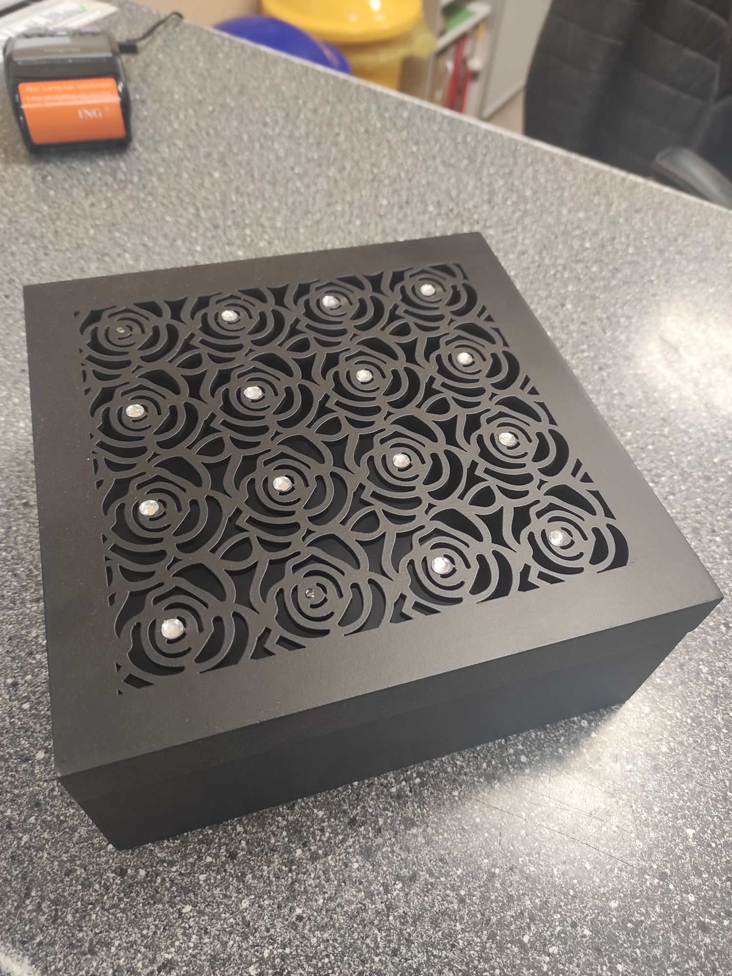 Czarna szkatułka pudełko skrzyneczka 20x20x9
