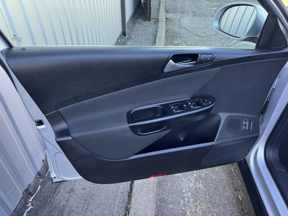 Volkswagen Passat 1.4 tsi автомат з Швейцарії