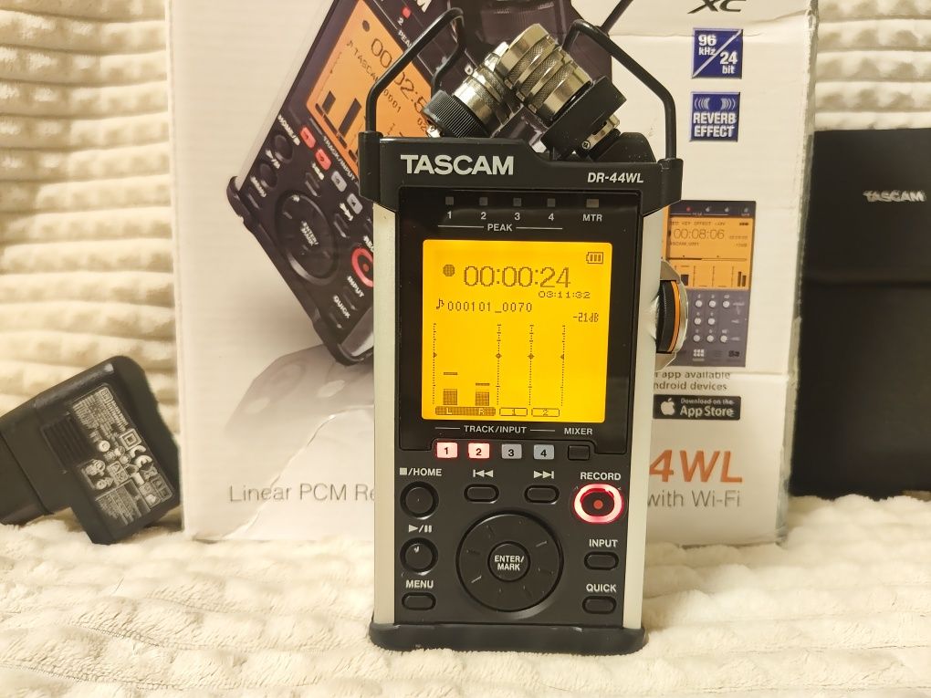 Рекордер Tascam DR-44WL 4-канальний портативний цифровий диктофон WiFi