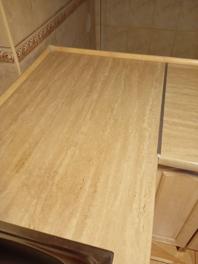 Blat kuchenny Pfleiderer ze zlewem i baterią długość 3,28m  jasny beż