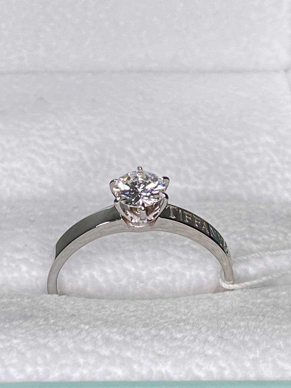 Золотое кольцо Tiffany с бриллиантом