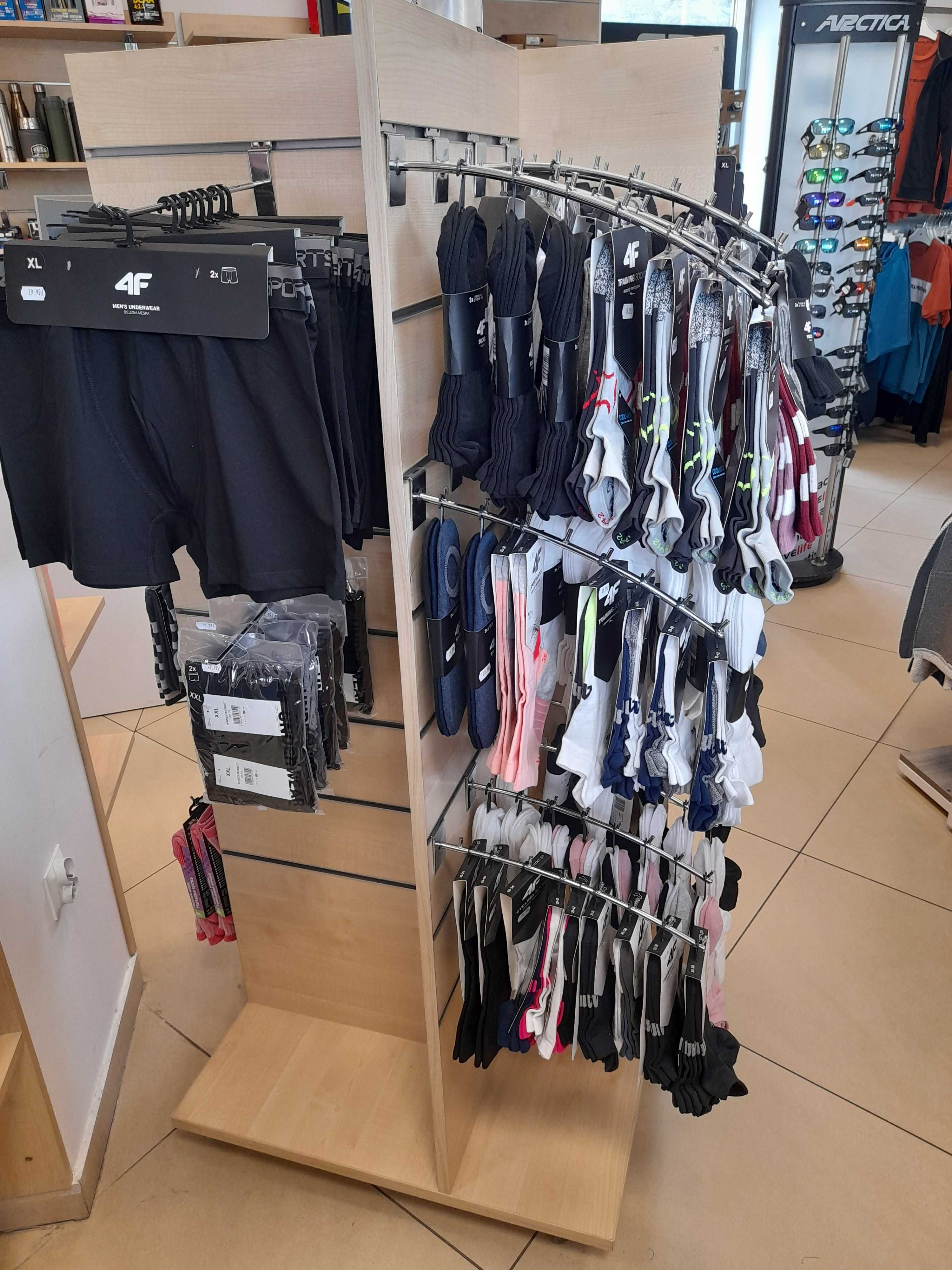 Stojak sklepowy na ubrania lub akcesoria systemu NUT