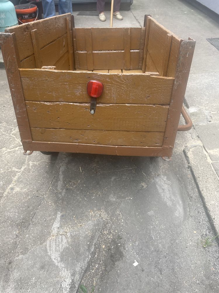 Wozek ogrodowy lekki