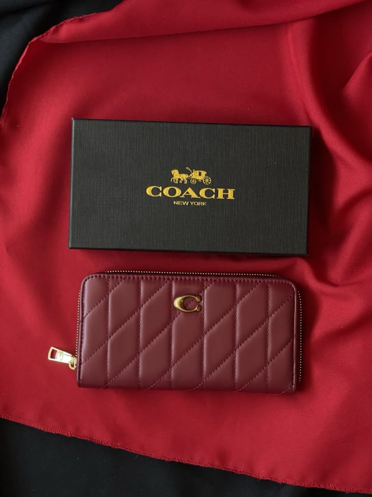 Гаманець Coach Quilted Leather Zip Around Long Wallet