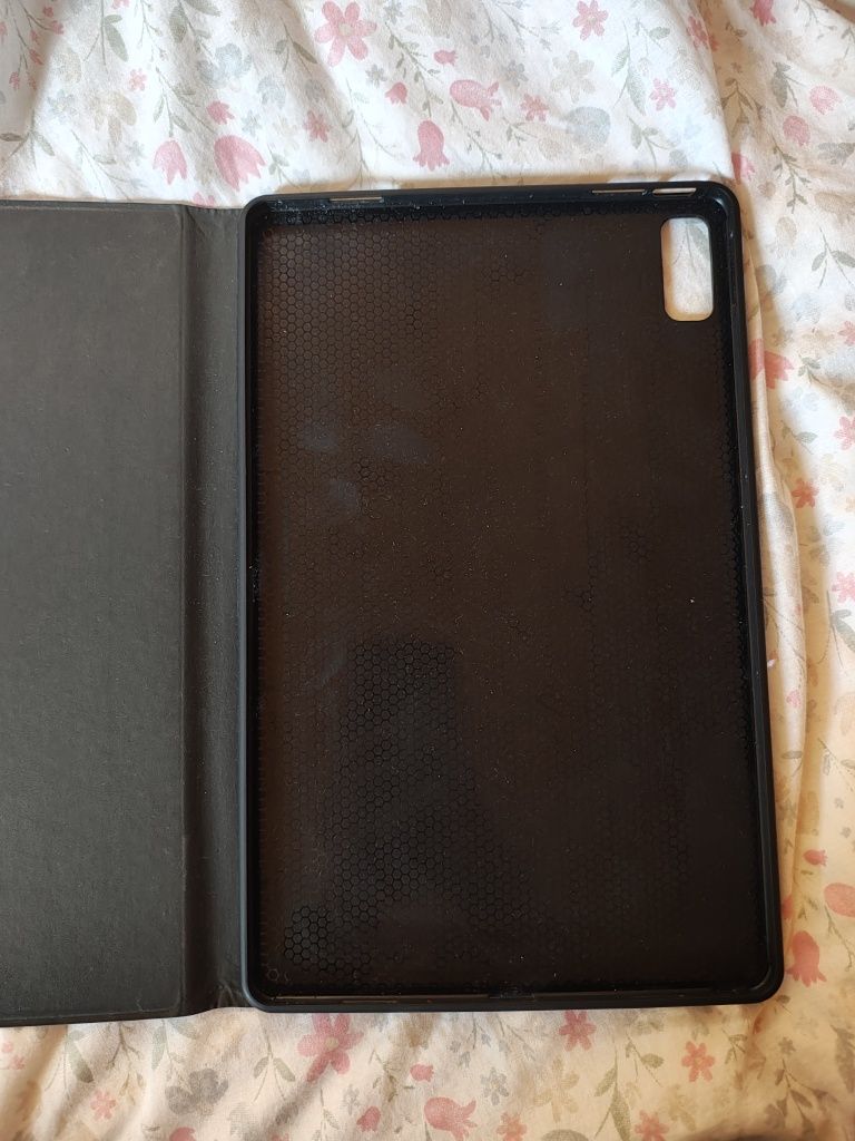 Etui z klawiaturą do tableta lLenowo TAB P11