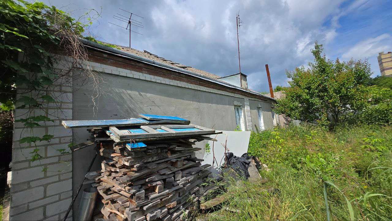 Продається будинок у районі центрального ринку.