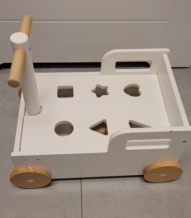 Drewniany jeździk/sorter biały