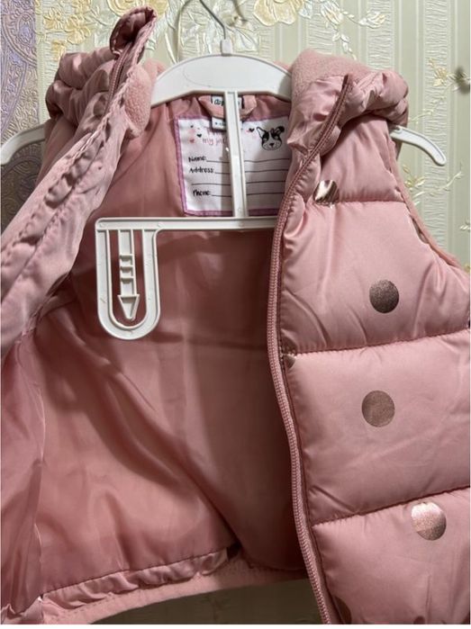 Жилетка для дівчинки пудрового кольору