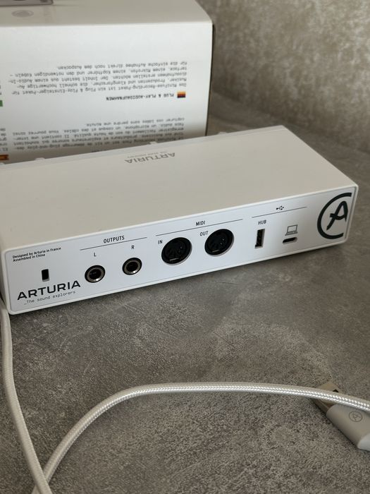 Комплект для звукозапису Arturia (мікрофон, навушники, аудіоінтерфейс)