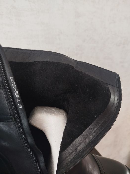 Полусапожки, натуральная кожа, весна-осень, в хорошем состоянии.