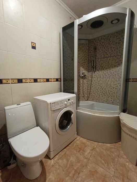 Продам дом в самом центре города . Rn