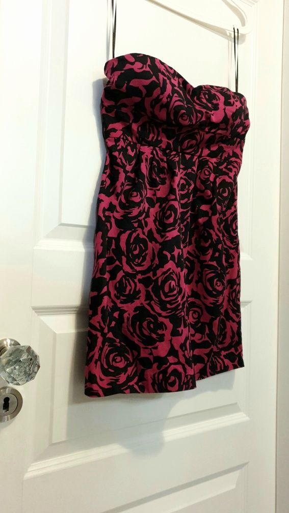 Sukienka bez ramiączek czarno różowa