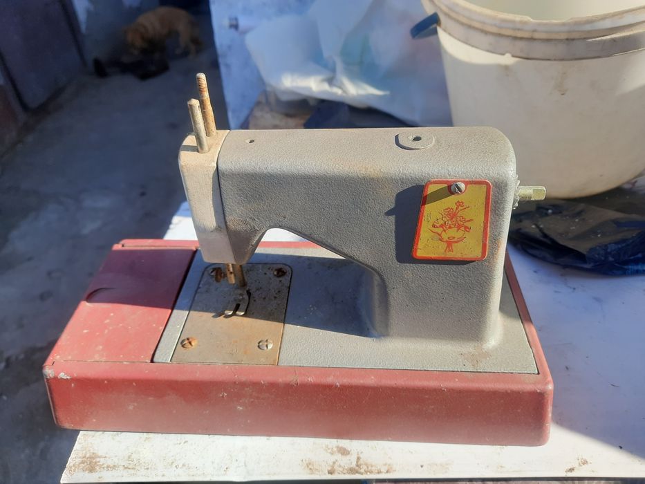 Продам швейная машинка