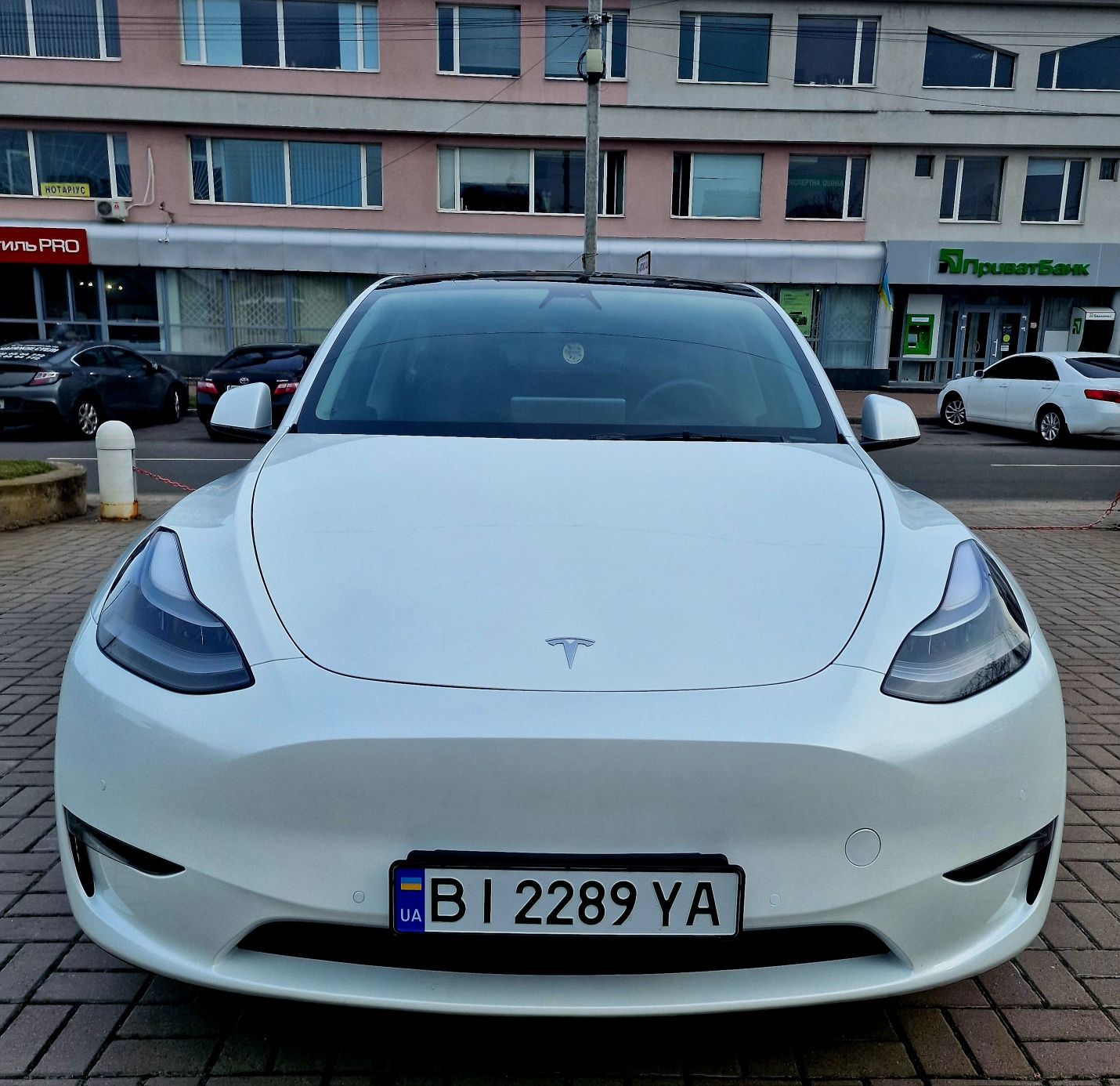 Продаж авто Tesla model Y