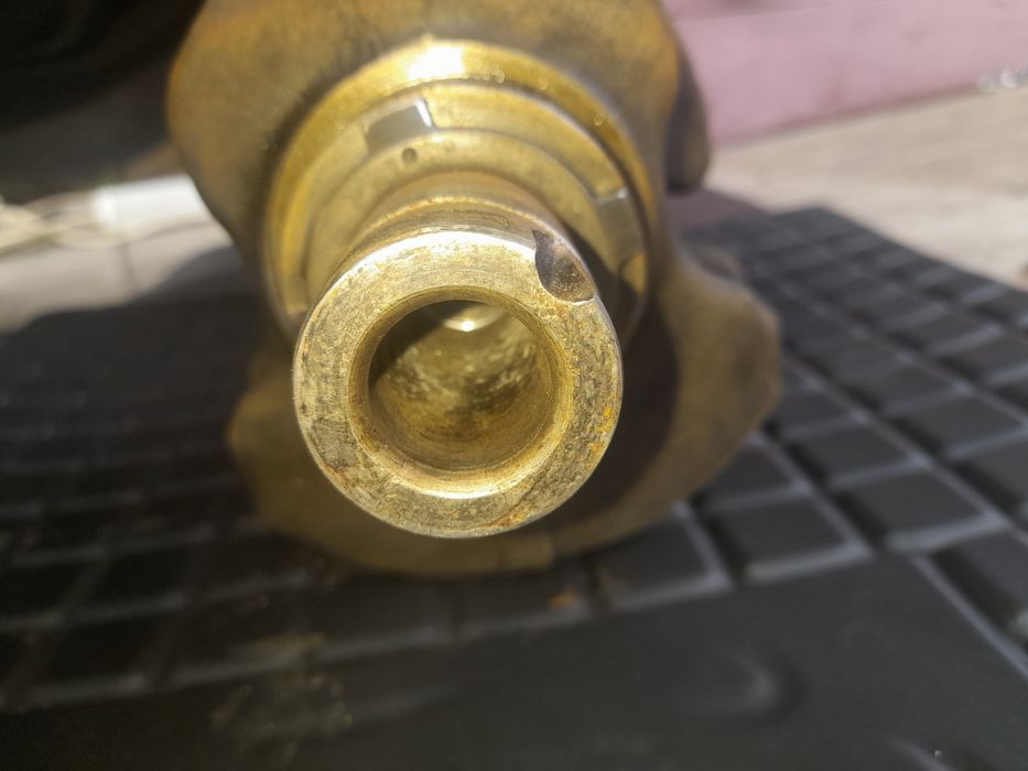 Колінвал Ауді а6 с4 2.5тді