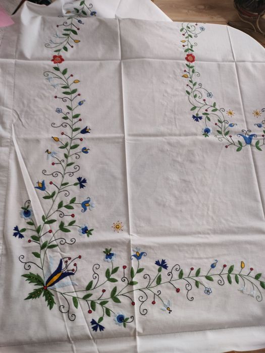 Obrus kaszubski haftowany ręcznie wymiary 145x160