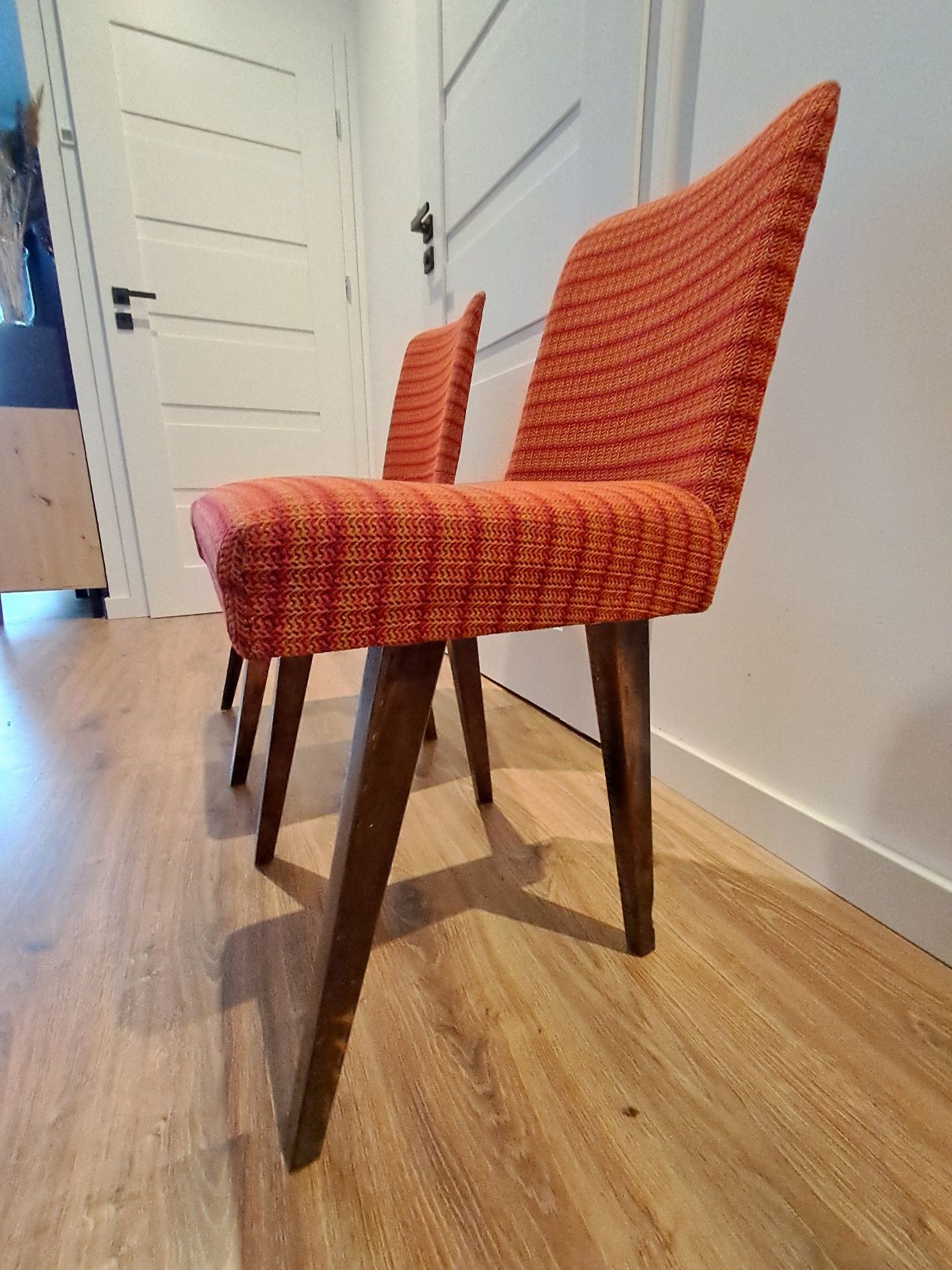 Krzesło krzesła 3 sztuki PRL vintage tapicerowane lata 70