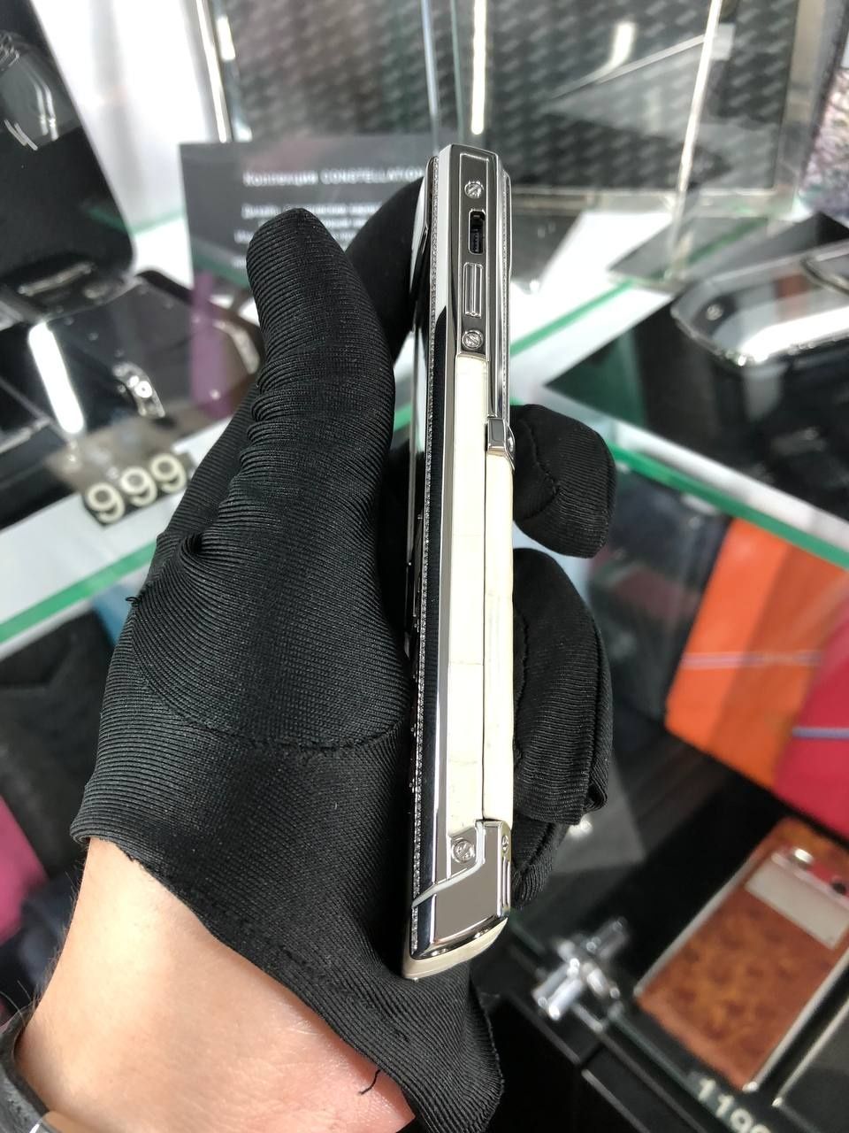 Vertu signature S Design Mother of Perls 344 Diamonds