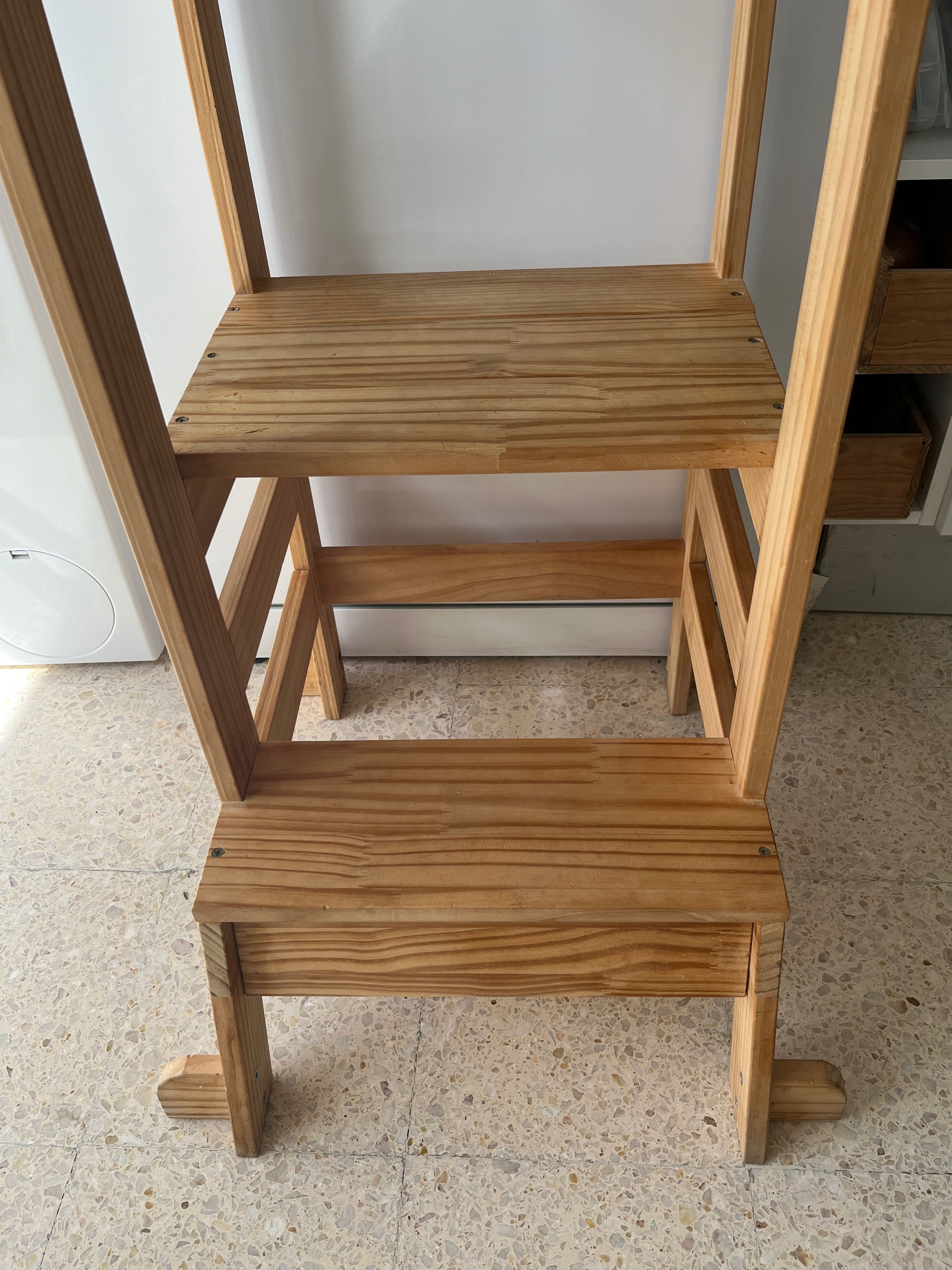 Torre de aprendizagem Montessori em madeira maciça como nova