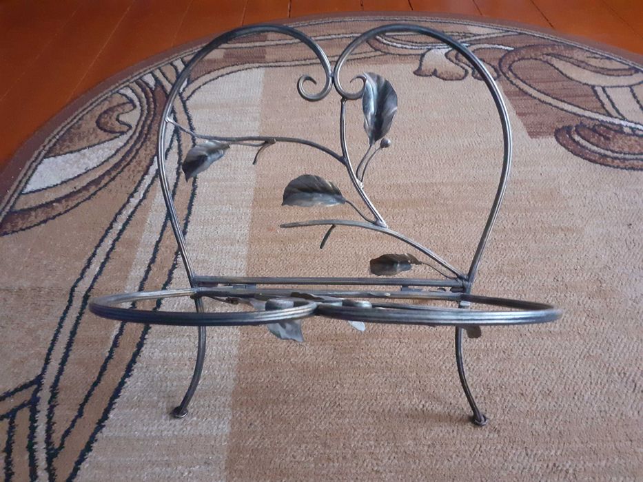 Gazetnik metalowy