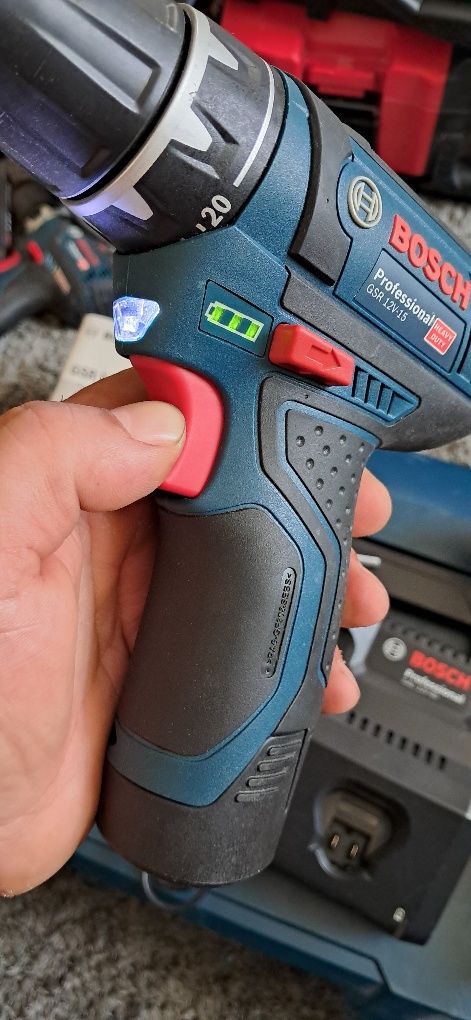 BOSCH GSR V12-15 +gba12v 2.0ah +gal 12v-40 Новий з Європи