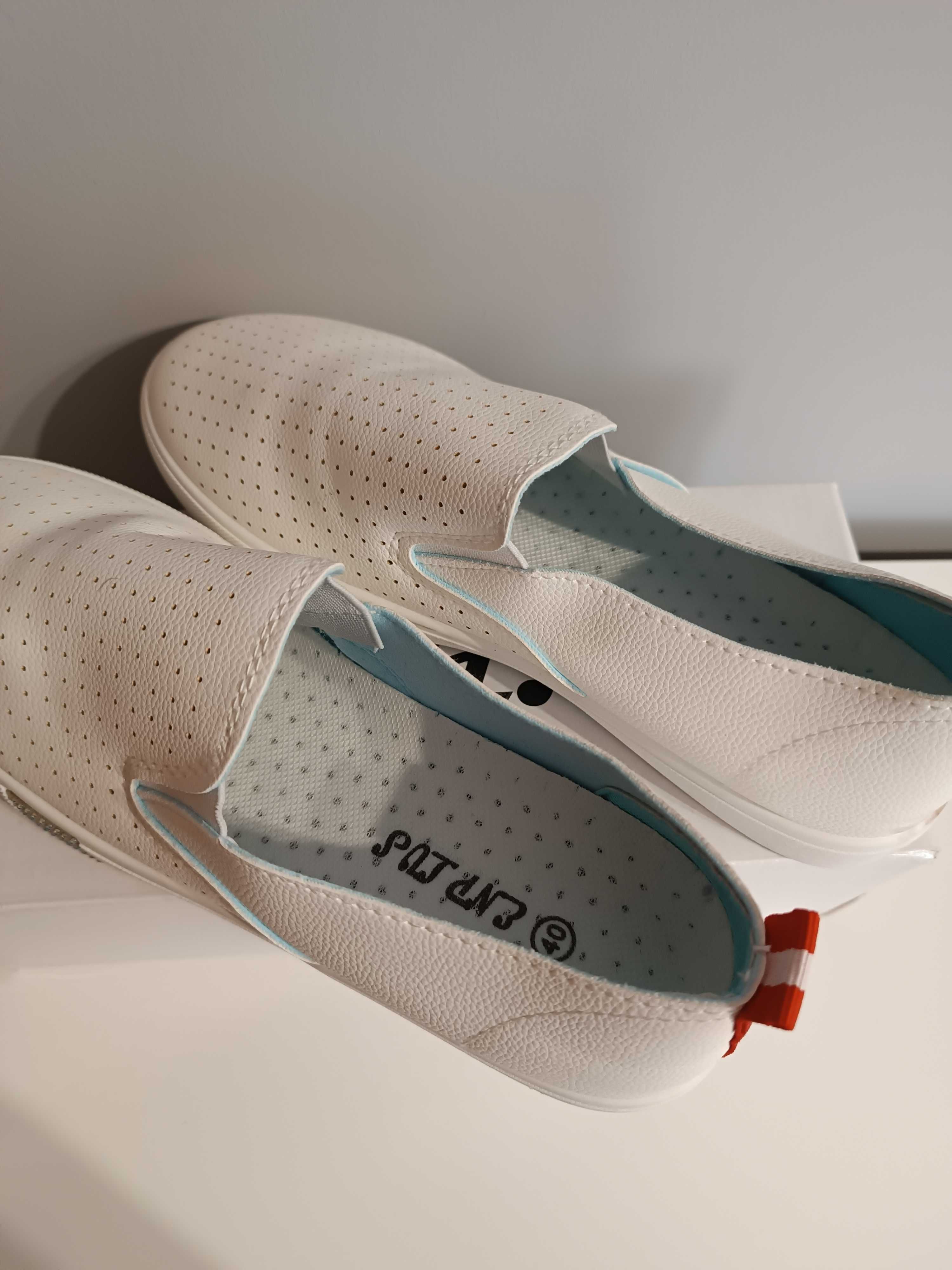 Białe wsuwane espadryle trampki z ekoskóry rozmiar 40