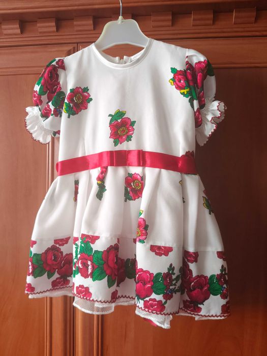 Piękna sukieneczka dla dziewczynki w kwiaty 74 krakowianka