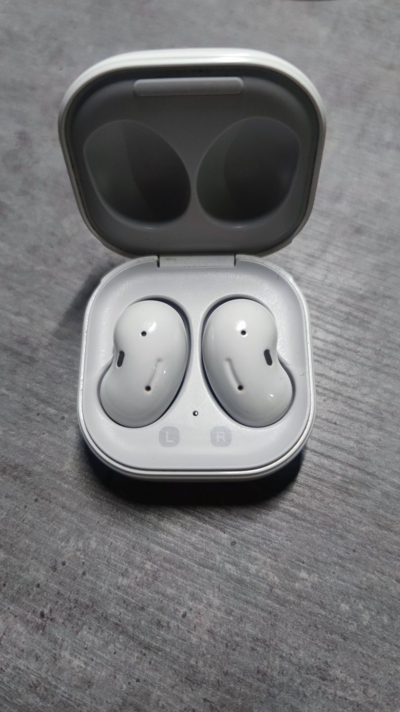 Навушники Samsung galaxy buds live