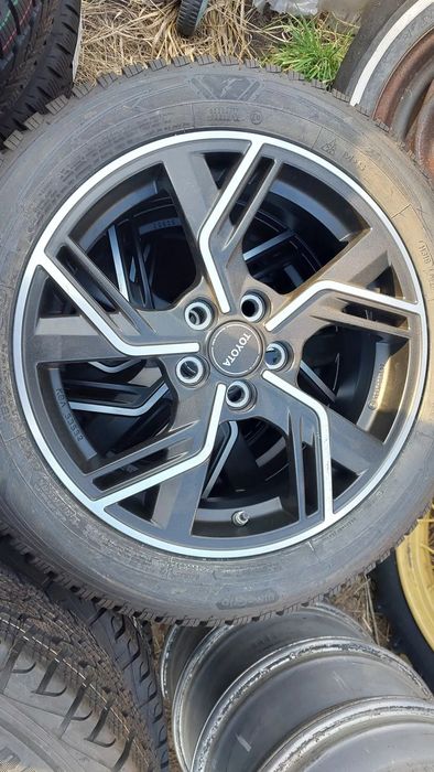 TOYOTA YARIS IV KOŁA ZIMOWE 195/55R16 GOODYER CZUJNIKI CIŚNIENIA 5x100 et50 6jx16