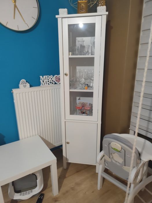 Słupek biały idealny do salonu